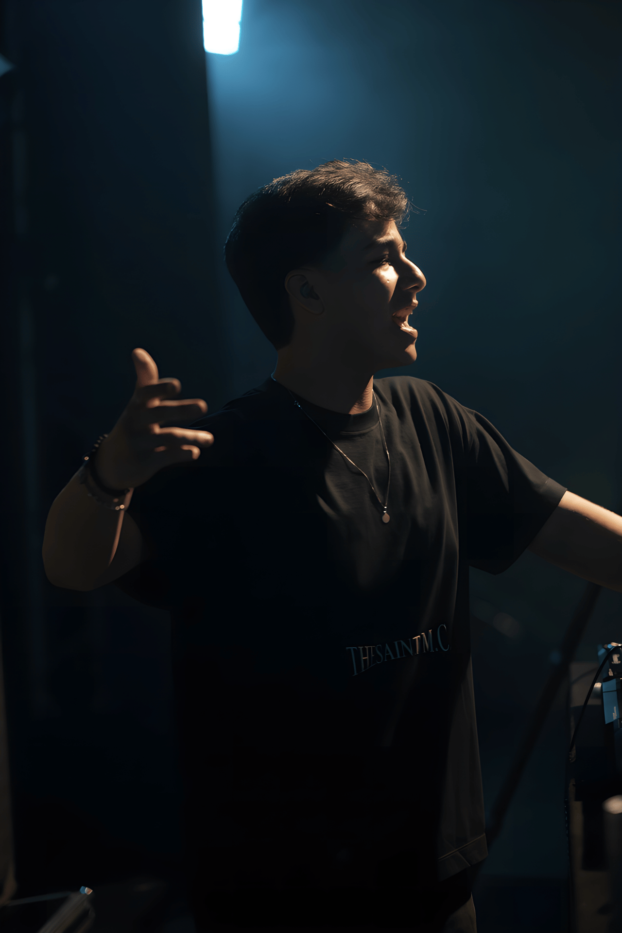 SEREZUELO on stage - DJ booth