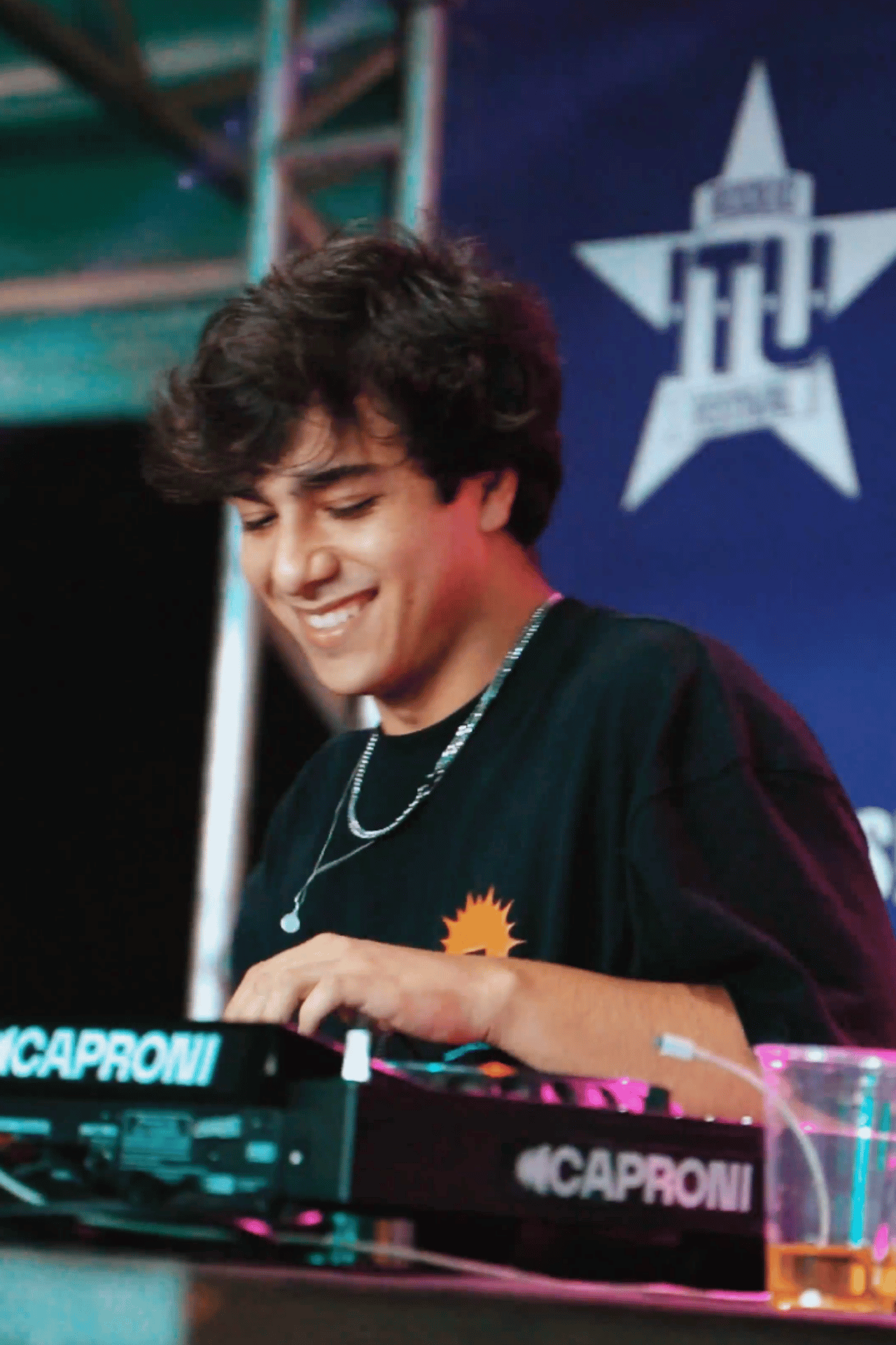 SEREZUELO on stage - Crowd moment