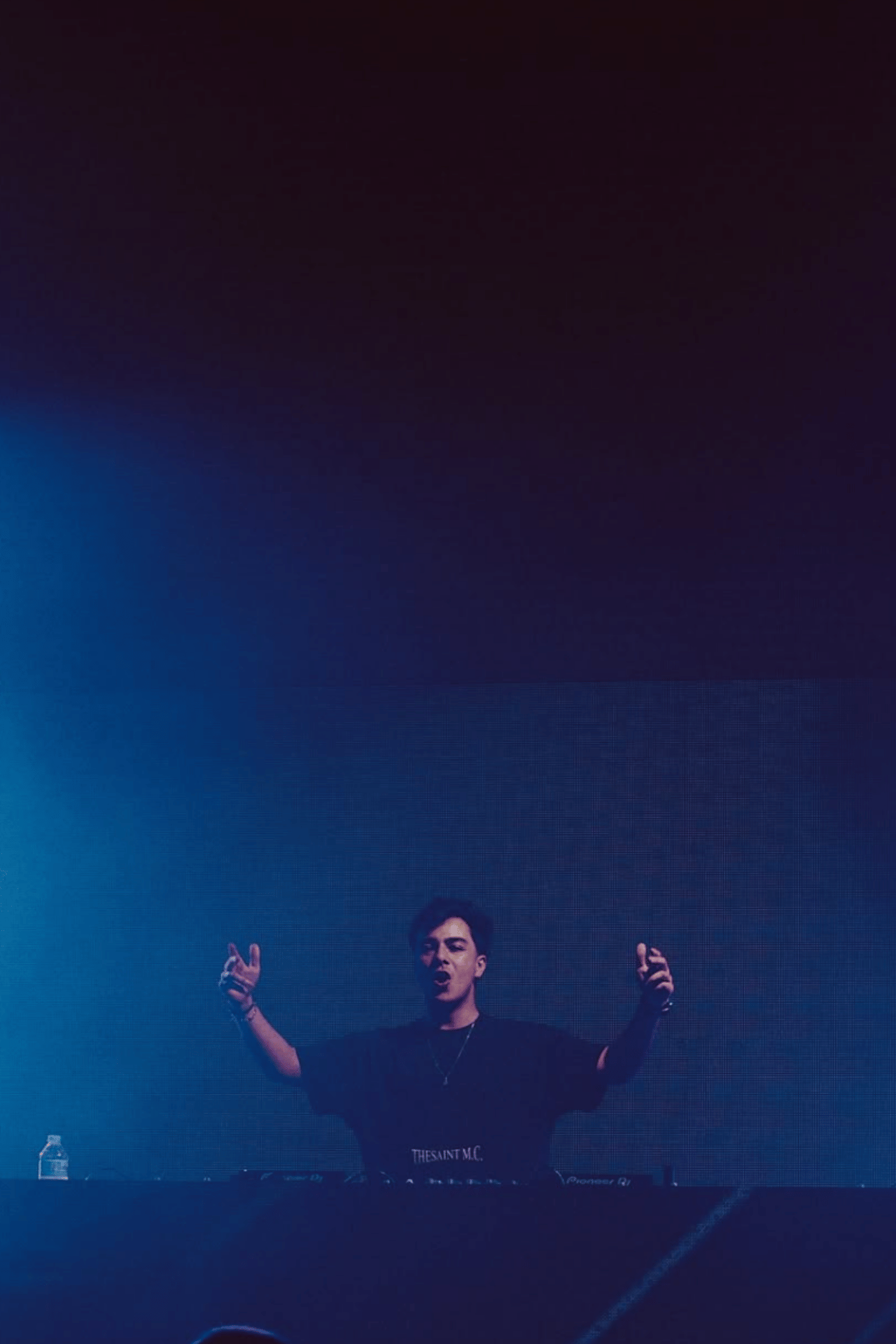 SEREZUELO on stage - Blue lights